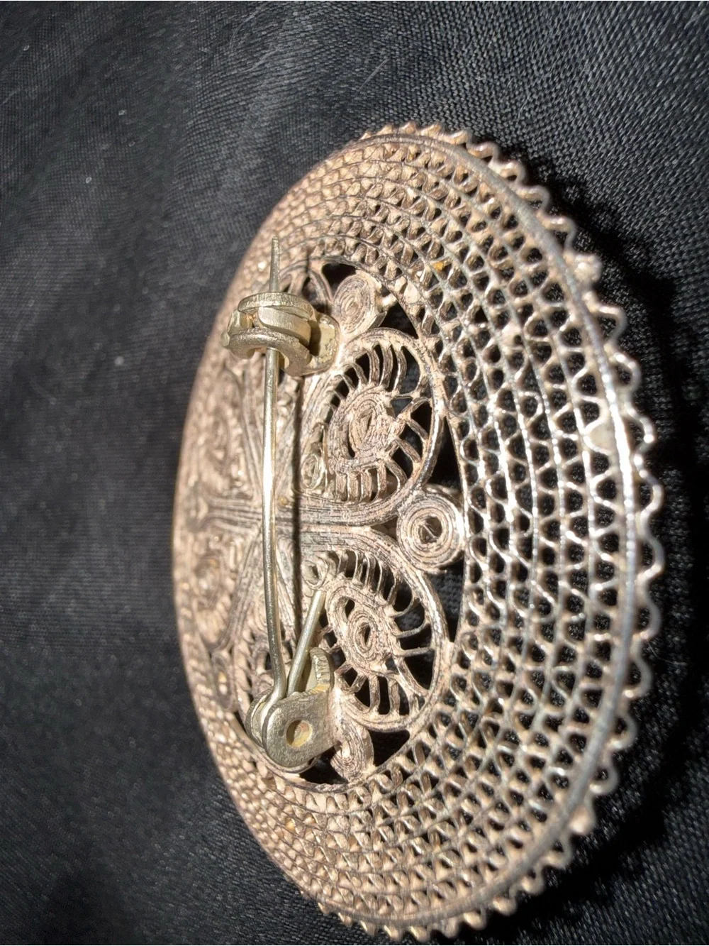 Vintage Mexican sombrero sterling Silver Filigree‎ Round Brooch